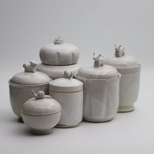 Load image into Gallery viewer, Lidded jar with a seashell
