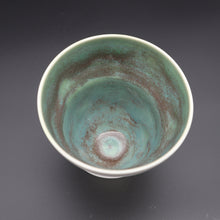 Load image into Gallery viewer, White vase
