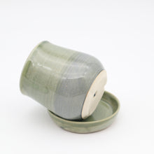 Load image into Gallery viewer, Planter with a dish
