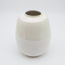 Load image into Gallery viewer, Beautiful large white vase
